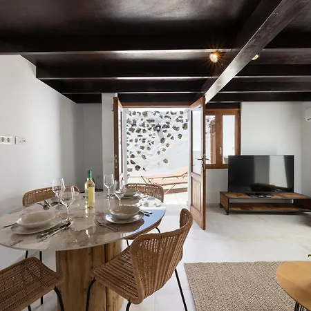 Roseta 1 By Escape Apartmán Puerto del Carmen (Lanzarote)